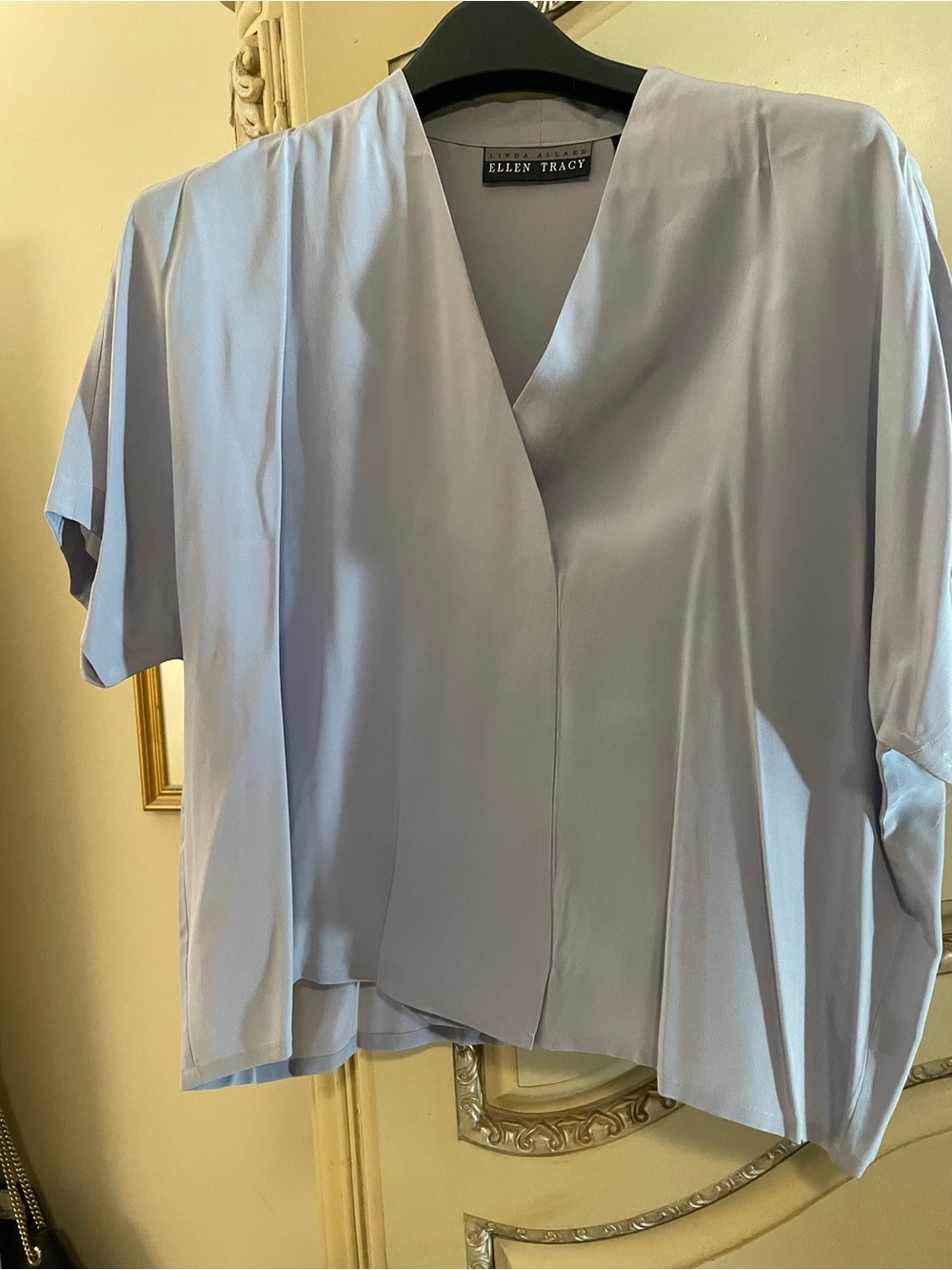 Ellen Tracy 100% silk Soft Lavender V-Neck Short Sleeve Blouse boxy style 14